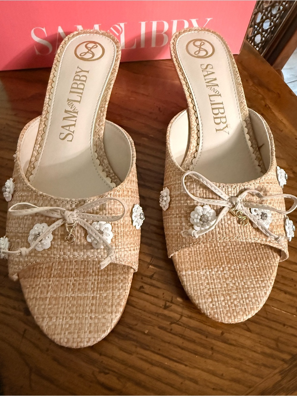 Women's Sam & Libby Cream Woven Slide Sandals with Floral Appliqué Sz 8 NIB